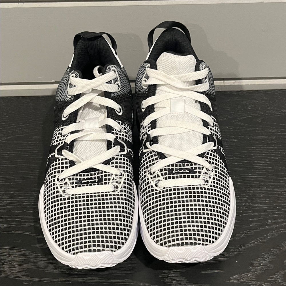 Nike LeBron Witness 7 Black and White Athletic Shoes Men’s Size 11 - Picture 3 of 6